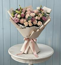 Букет цветов из:  Розы и Лизиантусы в Эсто-Садок