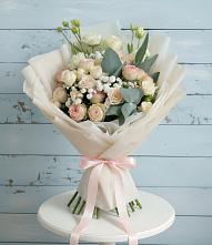Букет цветов из:  Розы и Лизиантусы в Эсто-Садок