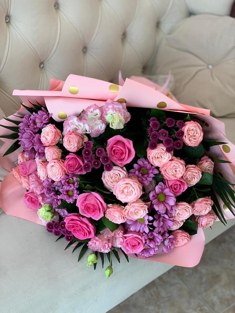 Букет цветов из: Хризантемы, Розы и Лизиантусы в Эсто-Садок