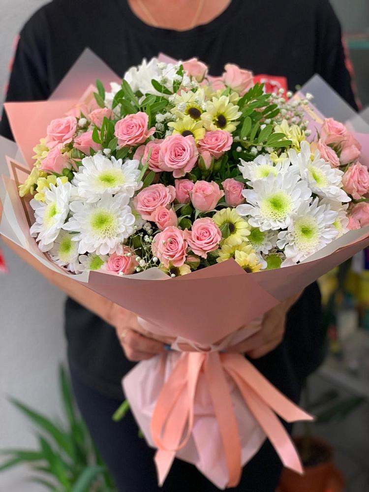 Букет цветов из: Розы и Хризантемы в Эсто-Садок