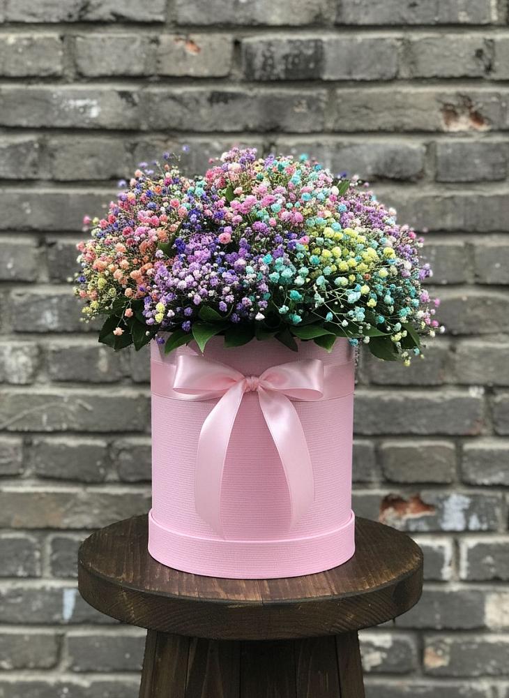 Цветочная композиция из Гипсофила и Розы в шляпной коробке в Эсто-Садок