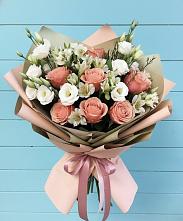 Букет цветов из:  Розы, Альстромерии и Лизиантусы в Эсто-Садок