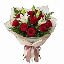 Букет цветов из:  Лилии и Розы в Эсто-Садок