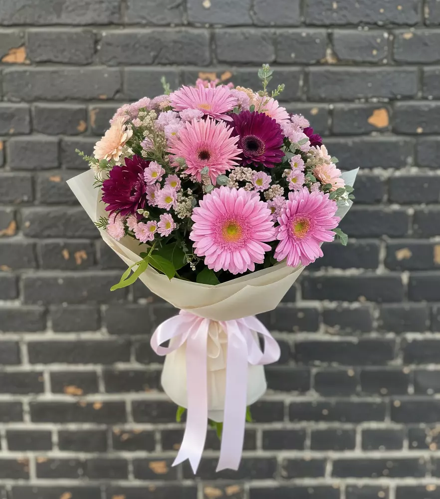 Букет цветов из: Герберы и Хризантемы в Эсто-Садок