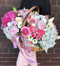 Цветочная композиция из Розы, Хризантемы, Пионы и Лизиантусы в корзине #REPLACE_PRED# Эсто-Садок