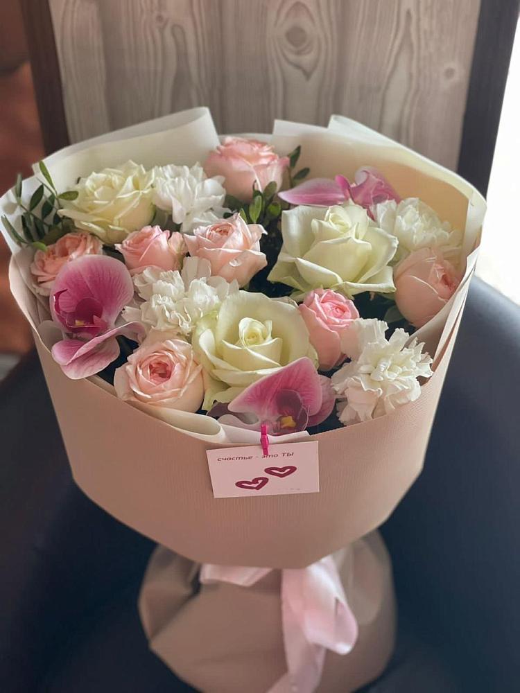 Букет цветов из: Орхидеи, Розы и Гвоздики в Эсто-Садок