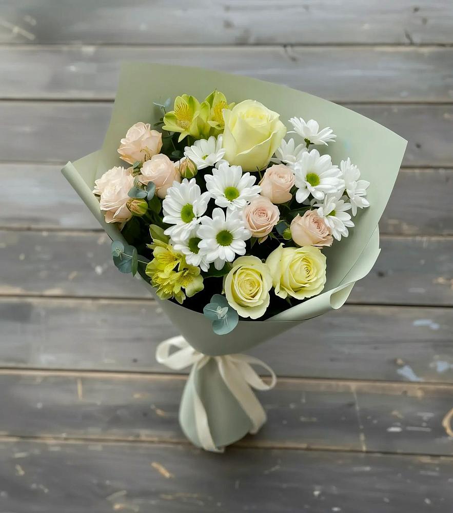 Букет цветов из: Альстромерии, Розы и Хризантемы в Эсто-Садок