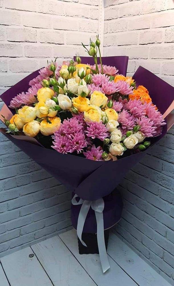 Букет цветов из: Хризантемы и Розы в Эсто-Садок