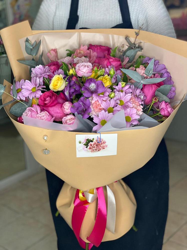 Букет цветов из: Хризантемы, Гвоздики и Альстромерии в Эсто-Садок