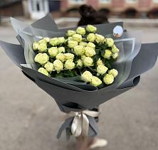 Букет Белые кустовые розы Солинеро в Эсто-Садок