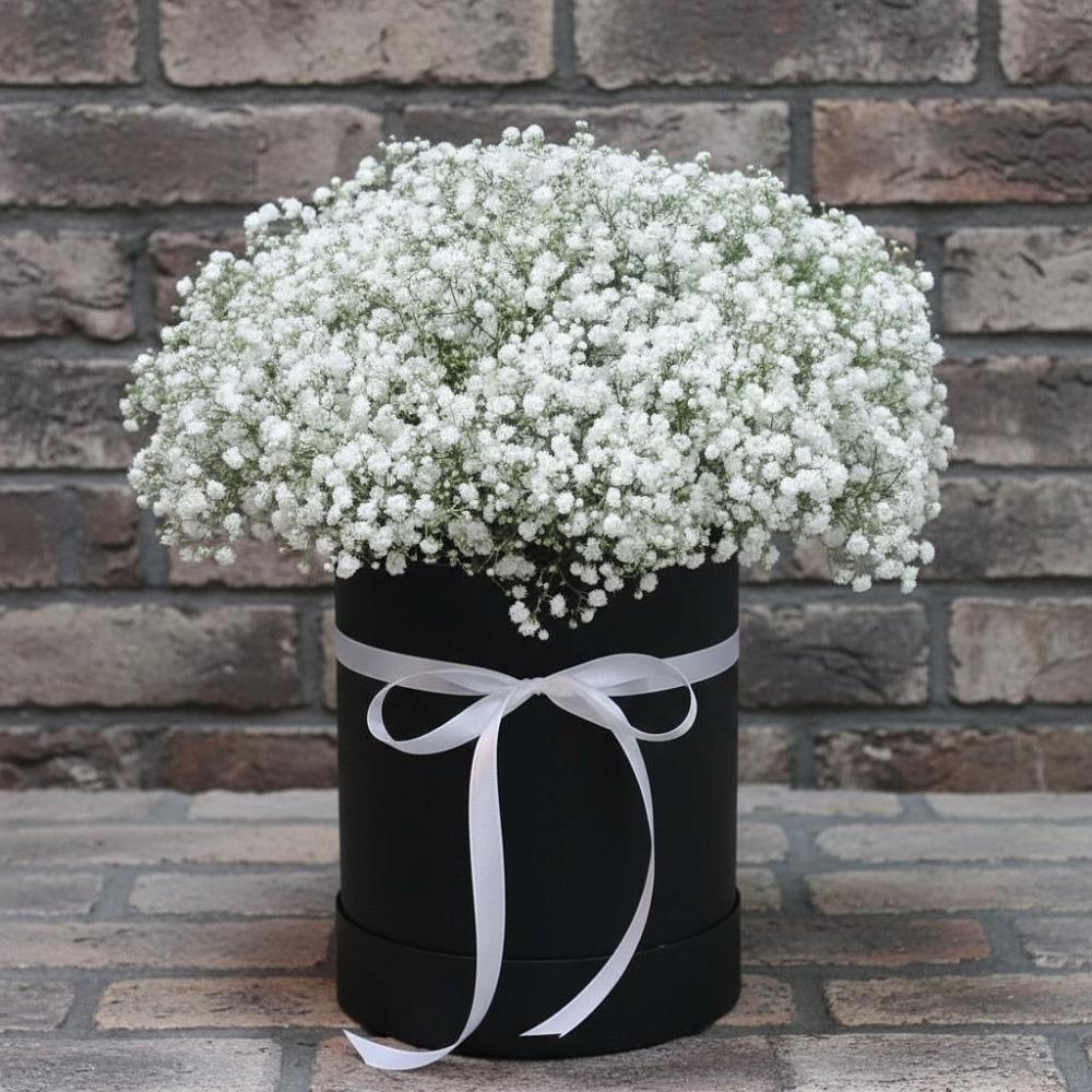 Цветочная композиция из Гипсофила в шляпной коробке в Эсто-Садок