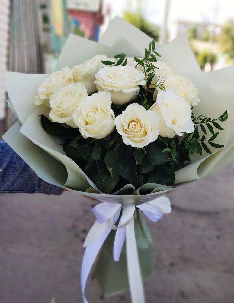 Букет Белые розы Проуд в Эсто-Садок
