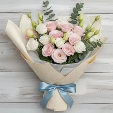 Букет цветов из:  Лизиантусы в Эсто-Садок