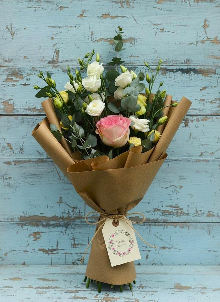 Букет цветов из: Розы и Лизиантусы в Эсто-Садок