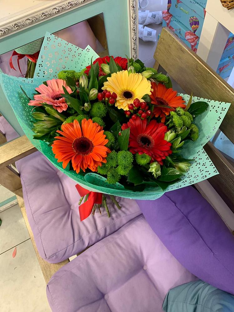 Букет цветов из: Герберы, Хризантемы и Альстромерии в Эсто-Садок