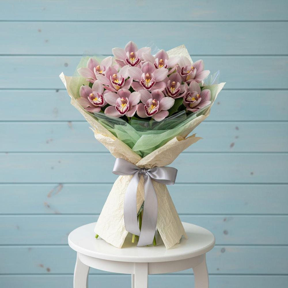 Букет цветов из: Орхидеи и Розы в Эсто-Садок