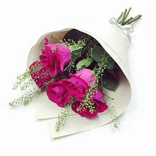 Букет цветов из:  Розы в Эсто-Садок