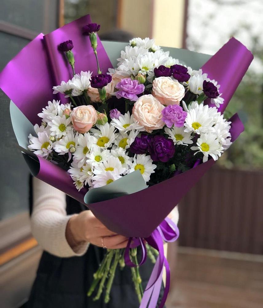 Букет цветов из: Хризантемы, Гвоздики и Розы в Эсто-Садок