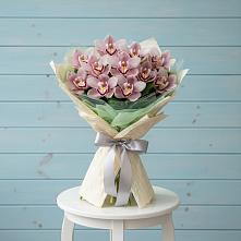 Букет цветов из:  Орхидеи и Розы в Эсто-Садок