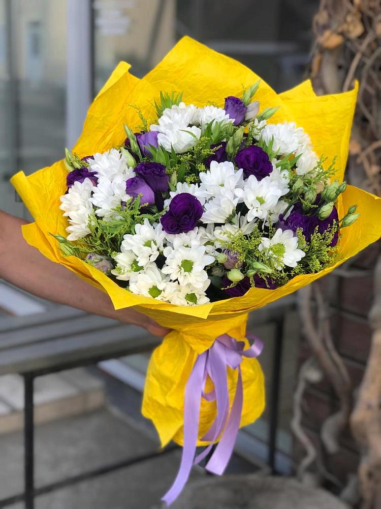 Букет цветов из: Ирисы, Хризантемы и Ромашки в Эсто-Садок