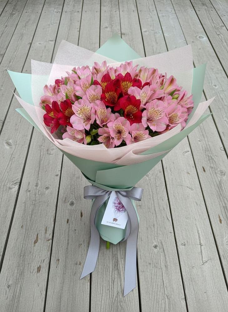 Букет цветов из: Альстромерии в Эсто-Садок