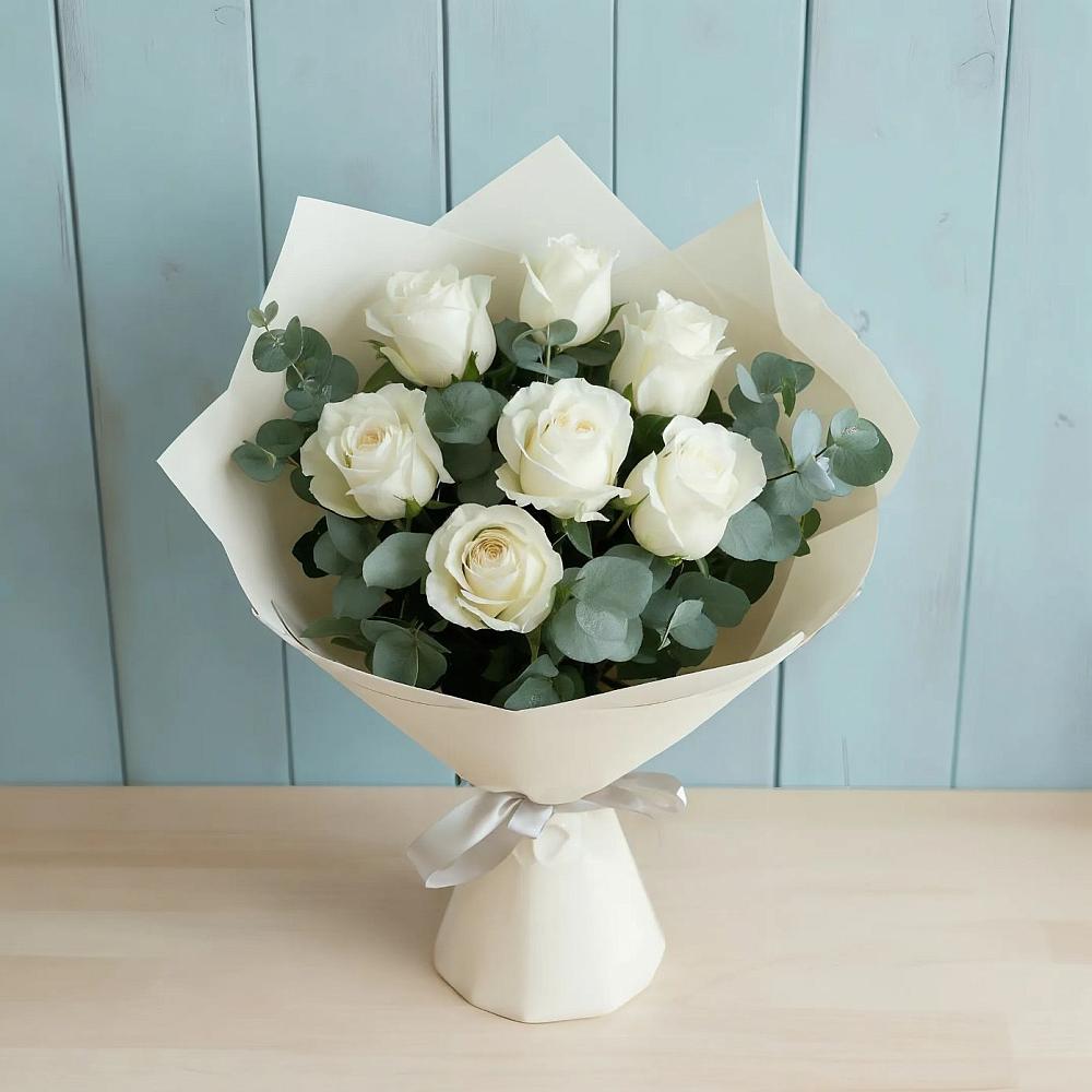Букет Белые розы в Эвкалипте в Эсто-Садок