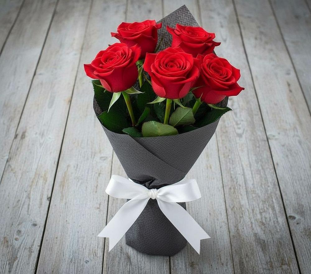 Букет 5 Красных роз Эдлесс Лав в Эсто-Садок