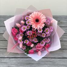 Букет цветов из:  Розы, Герберы и Хризантемы в Эсто-Садок