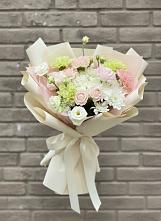 Букет цветов из:  Гвоздики, Розы, Лизиантусы и Хризантемы #REPLACE_PRED# Эсто-Садок
