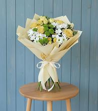 Букет цветов из:  Хризантемы и Розы в Эсто-Садок