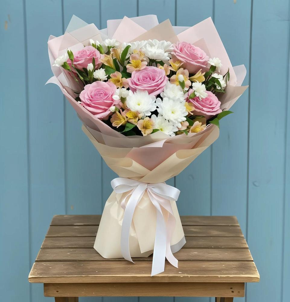 Букет цветов из: Гвоздики, Орхидеи и Розы в Эсто-Садок