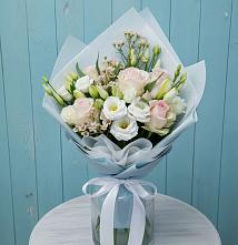 Букет цветов из:  Розы и Лизиантусы в Эсто-Садок