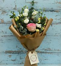 Букет цветов из:  Розы и Лизиантусы в Эсто-Садок