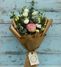 Букет цветов из:  Розы и Лизиантусы в Эсто-Садок