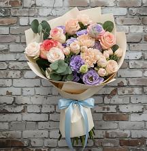Букет цветов из:  Розы, Лизиантусы и Гвоздики в Эсто-Садок