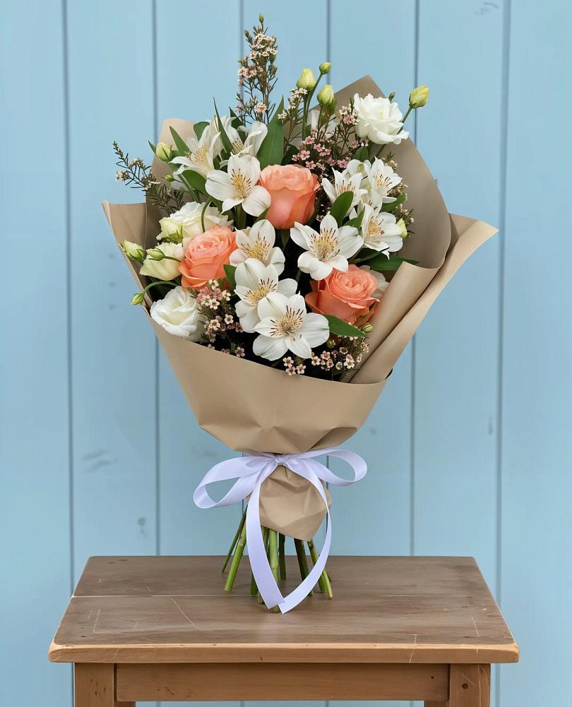 Букет цветов из: Альстромерии, Лизиантусы, Розы и Хризантемы в Эсто-Садок
