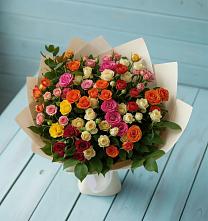 Букет Микс из разноцветных кустовых роз в Эсто-Садок