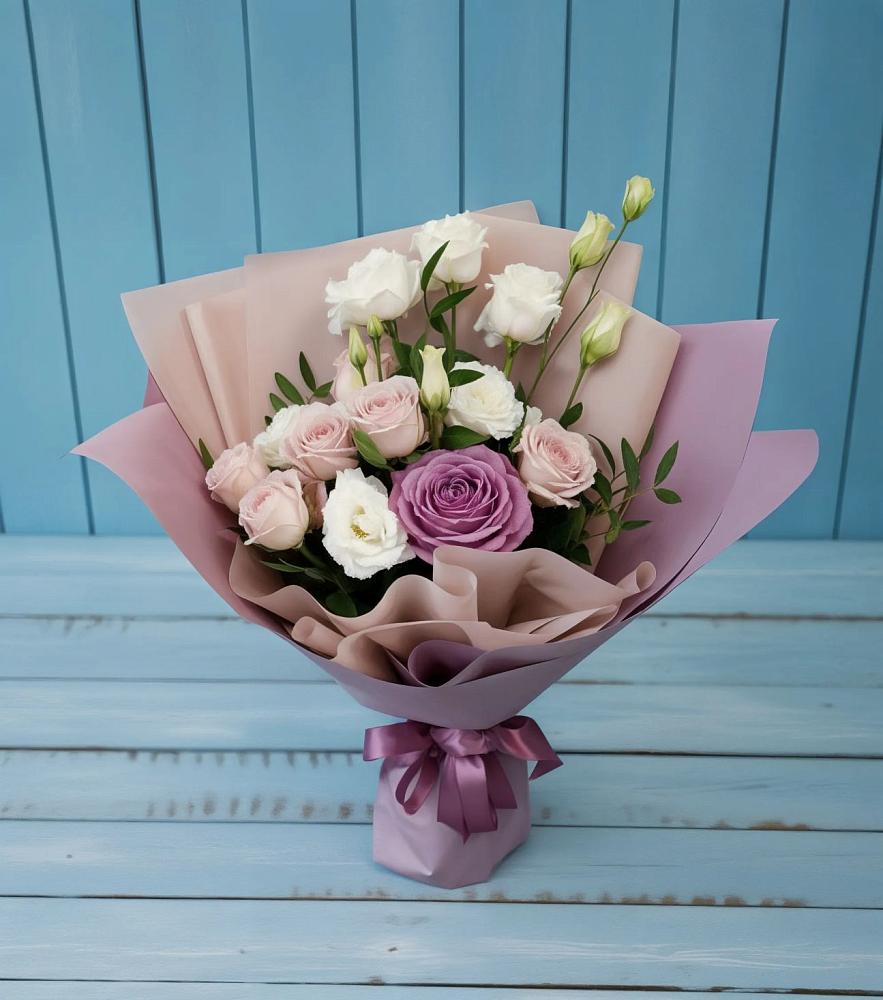 Букет цветов из: Розы и Лизиантусы в Эсто-Садок